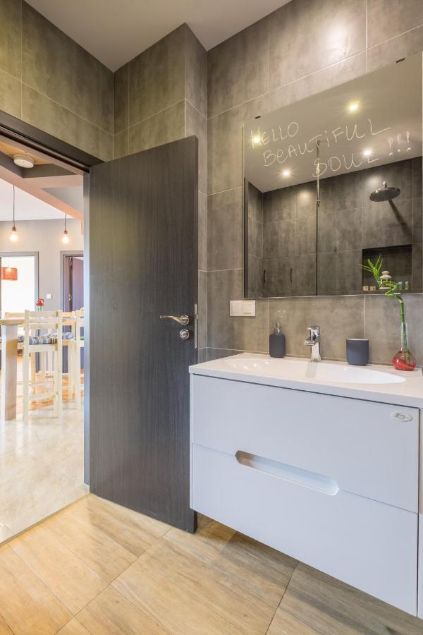 Artistic & Spacious 2Bd Central Apt By Flat Mаnager София Экстерьер фото